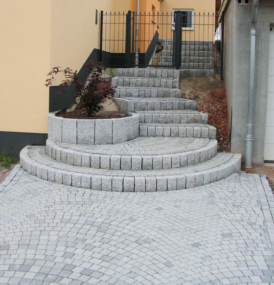 Eingang Stufen Granit Palisaden